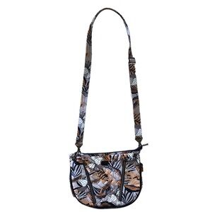LUG - Swivel Crossbody